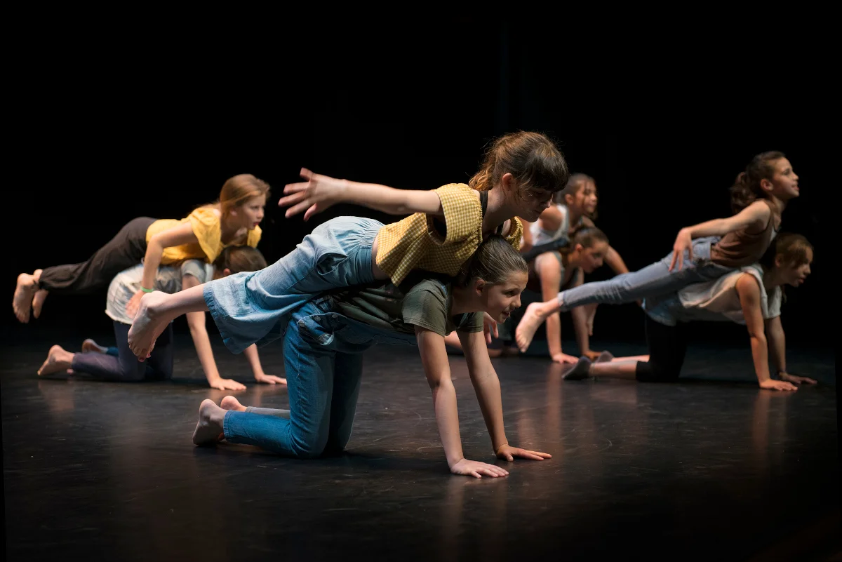 Alumnes d'elemental de l'Escola Municipal de Dansa