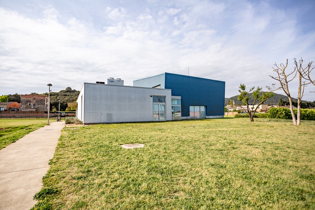 Exterior Escola Municipal de Dansa de Celrà | © Martí Navarro