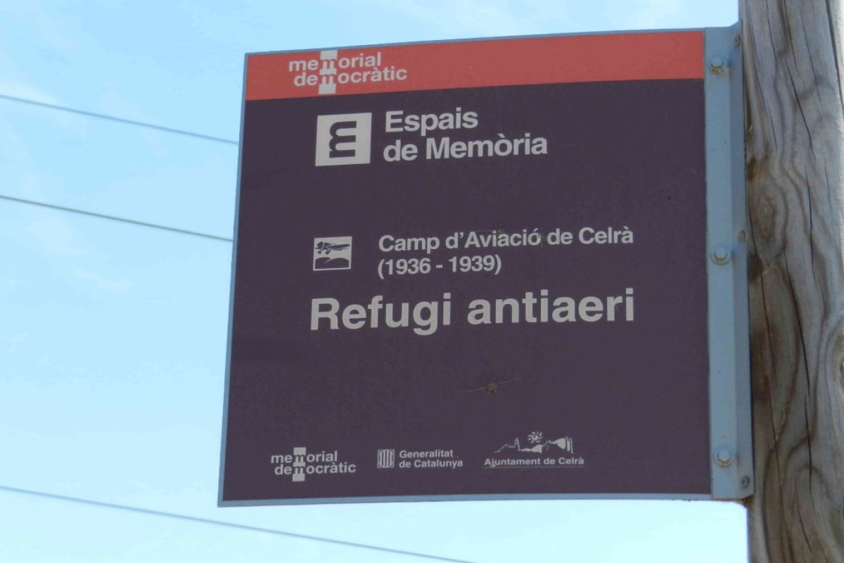 Cartell del refugi antiaeri de Celrà | © Gavarres 365 Cartell del refugi antiaeri de Celrà | © Gavarres 365